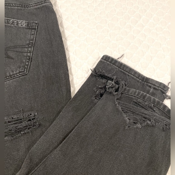 American Eagle Distressed Highwaisted Mom Jeans 4R - Picture 14 of 16